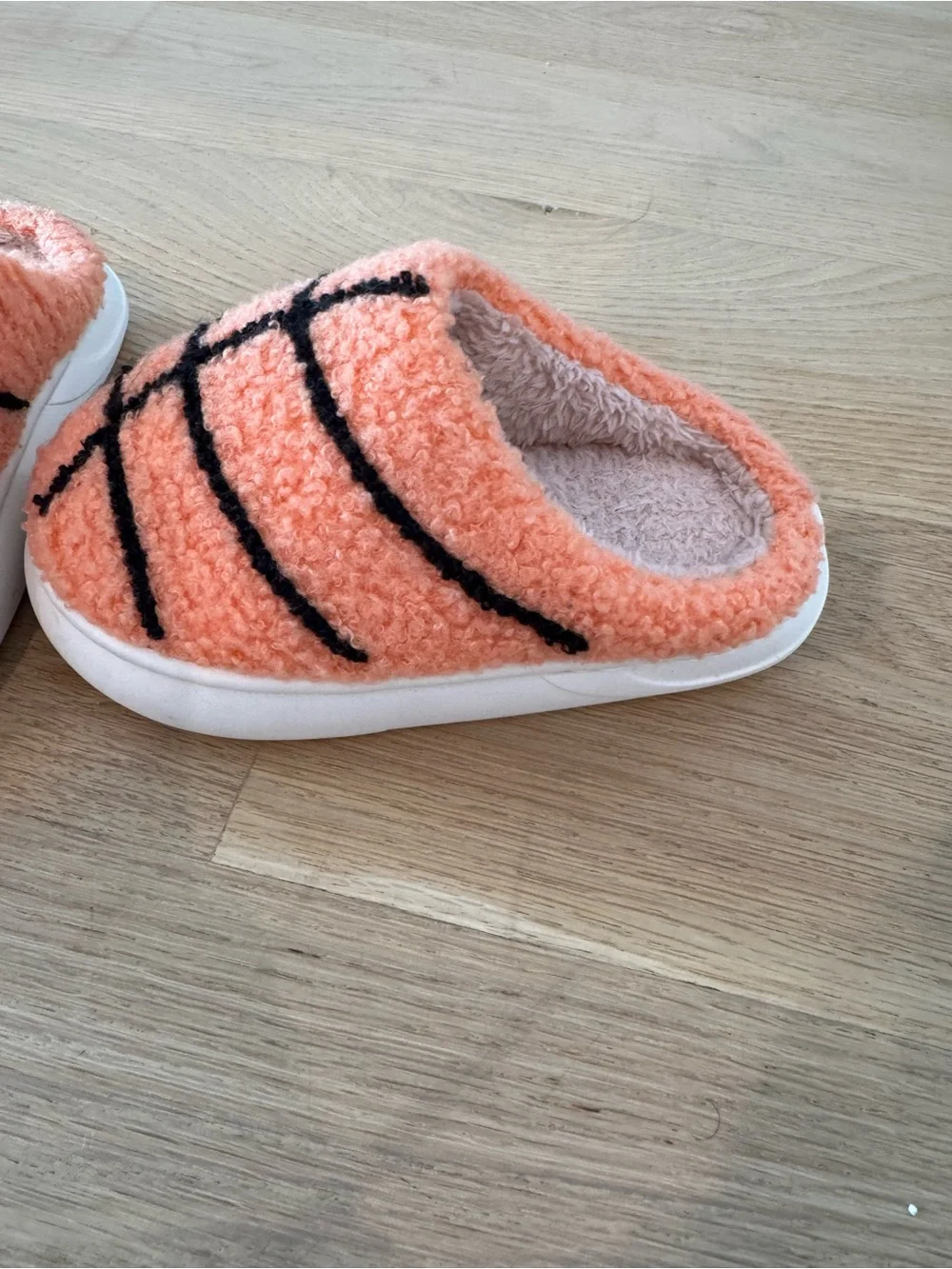 Source Unknown Peach Sherpa Kids Slip-On Footies with Black Accents